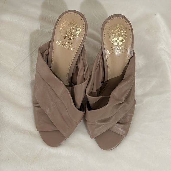 VINCE CAMUTO Cross Strap Mule - Picture 2 of 4